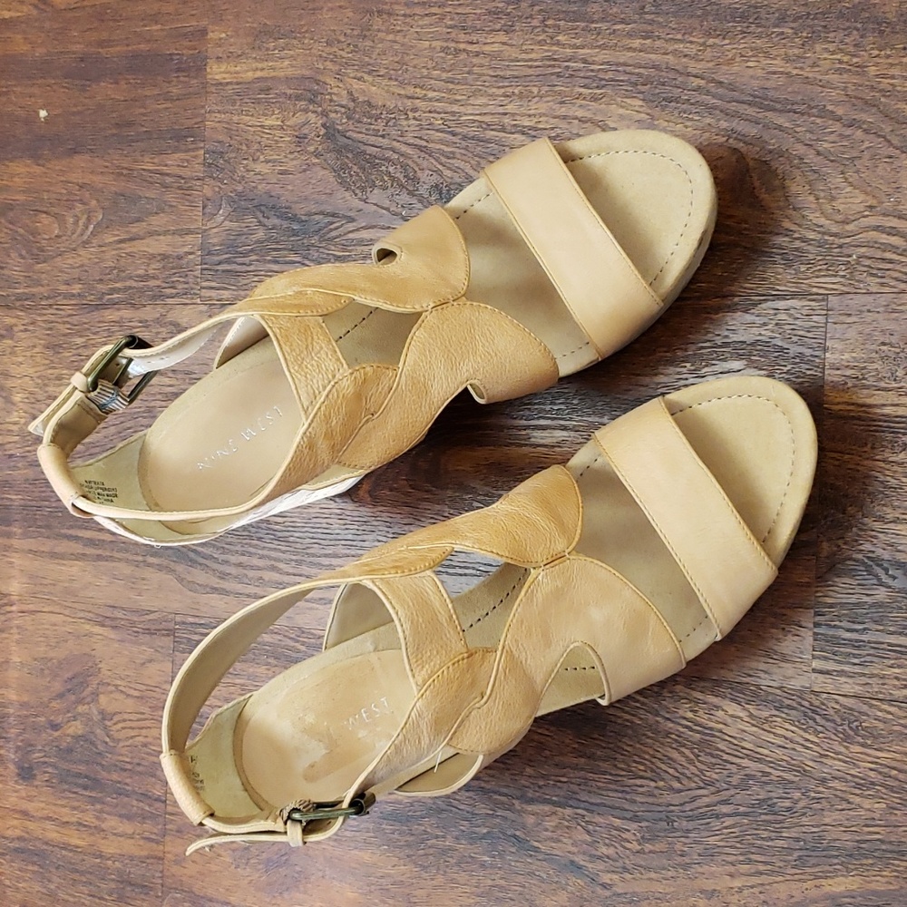 Nine West Sz 9.5 Ekta Cork Wedge Buckle Sandals in Tan Nude Leather NIB